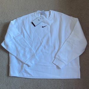 Nike women’s cropped sweatshirt - white